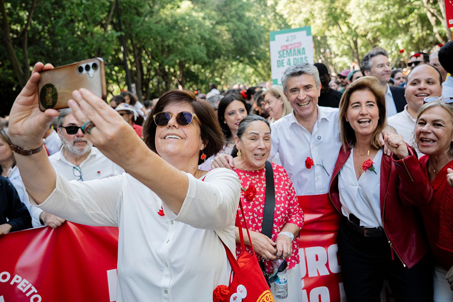 Abril desfilou nas ruas em celebração da liberdade