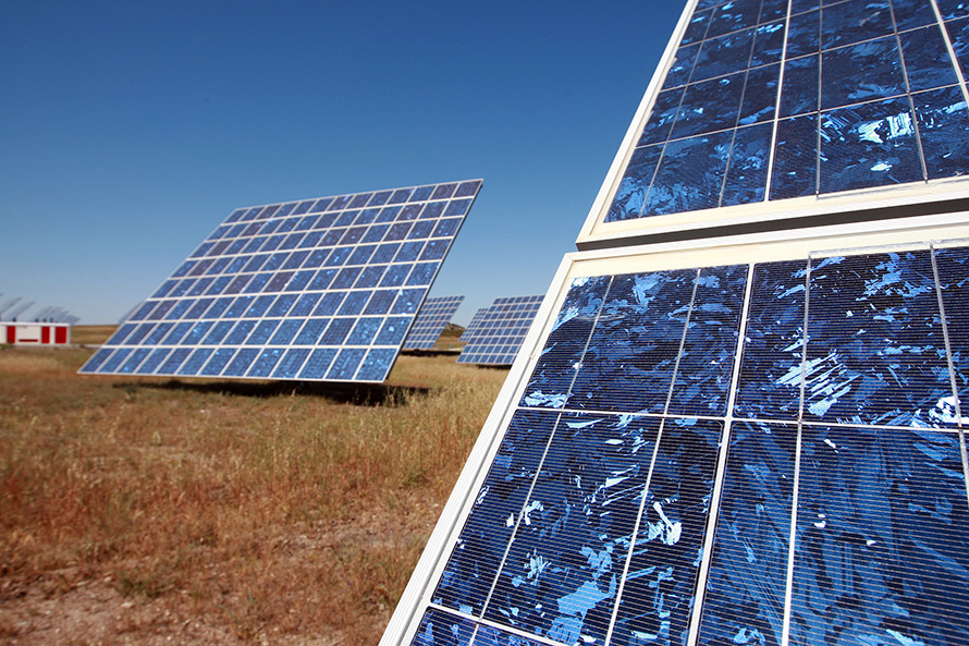 Deputados socialistas exigem transparência ao Governo sobre centrais solares da Beira Baixa