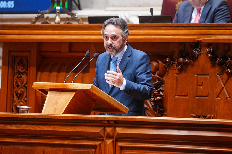 O necessário novo fôlego na educação não virá da reforma napoleónica do Governo