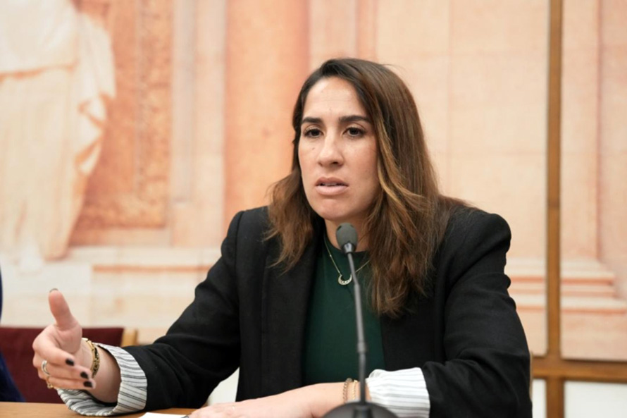 PS chama ministro da Economia à AR para explicar alterações no Programa Escolas