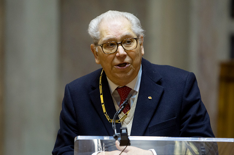 António Arnaut distinguido com prémio honorário do Ministério da Saúde