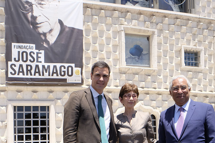 Líderes socialistas homenageiam Saramago
