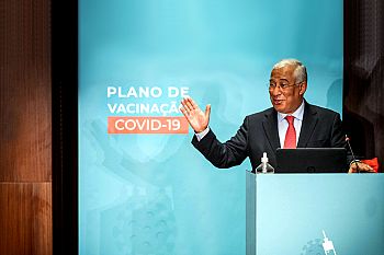 António Costa felicita aprovação da primeira vacina contra a Covid-19