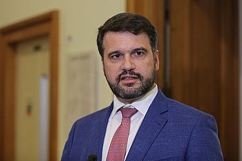 PS lamenta profundamente decisão do PSD de impedir audição da ministra da Saúde