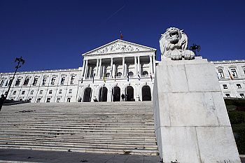 PS quer ouvir ministro das Finanças, Banco de Portugal e Fundo de Resolução
