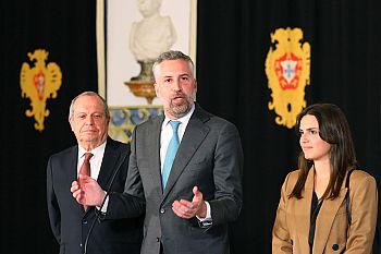 PS deseja que a situação política se estabilize para dar “um rumo ao país e resolver os problemas dos portugueses”