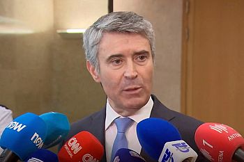 PS deve lutar pelos compromissos constitucionais e democráticos consagrados há 50 anos