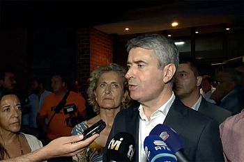 José Luís Carneiro critica ligeireza do Governo e recomenda “ponderação e maturidade institucional”