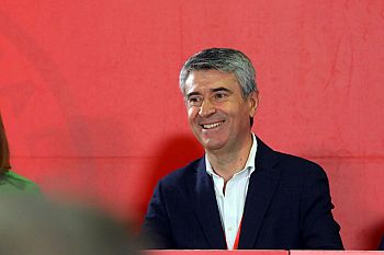 José Luís Carneiro apresenta nova direção do PS e destaca necessidade de diálogo alargado