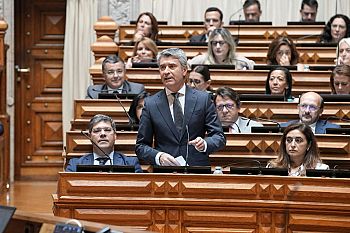 Governo está a cair nos braços da extrema-direita e pode contar com oposição firme do PS