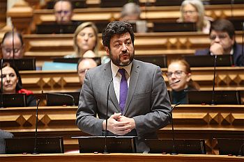 Estado de emergência não impede a democracia de funcionar