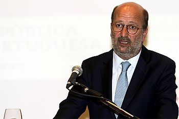 Rede pública de carregamento elétrico vai ter concessão ainda este ano